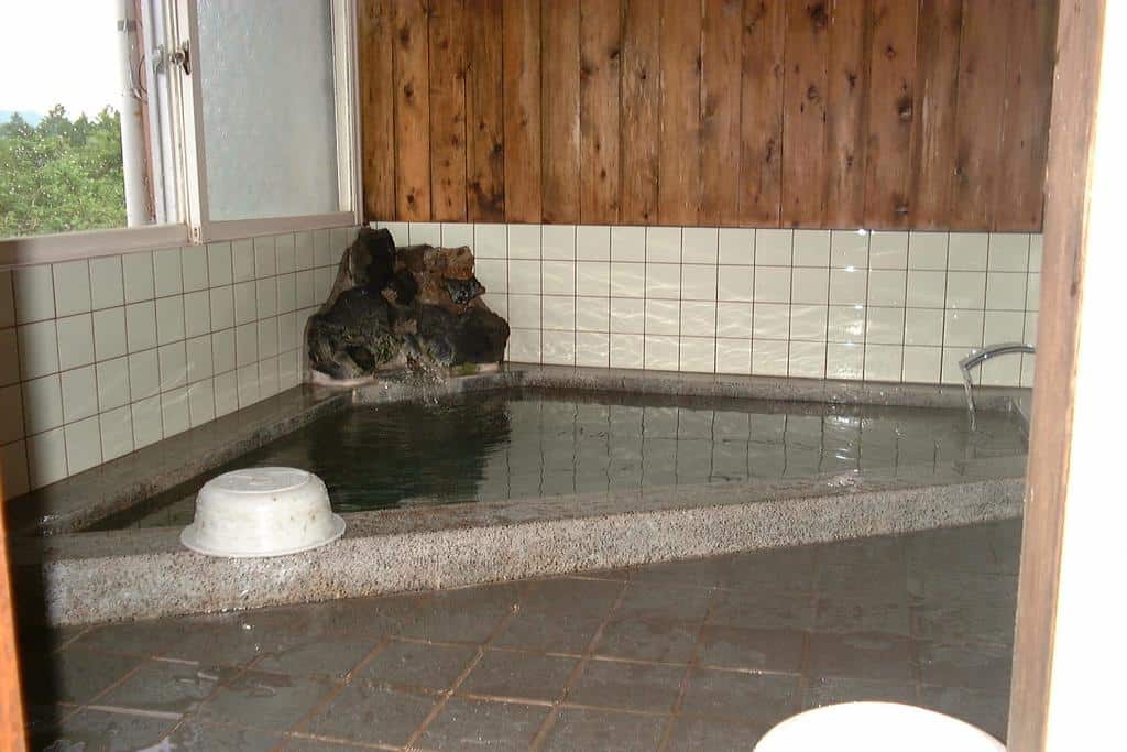 Lodge Amenouo bath