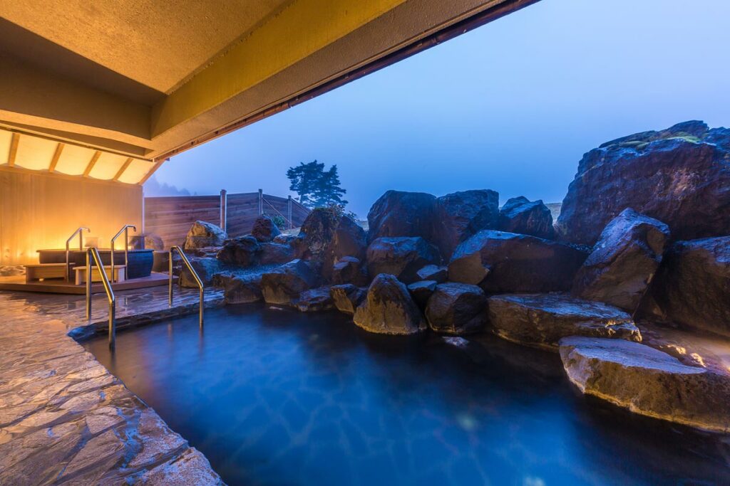 The out door onsen bath at Apa Resort